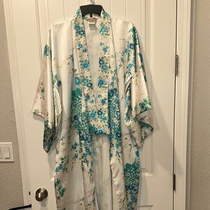 Floral Kimono Robe in White and‎ Teal